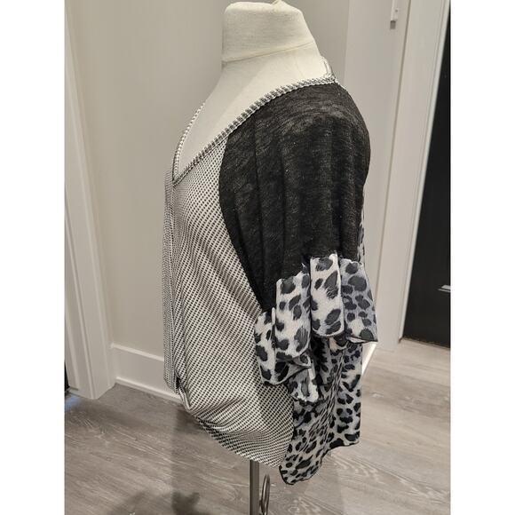 Chrysanthemum Boutique Boho Top Womens Small Grey Black Leopard Animal Print - Picture 7 of 13